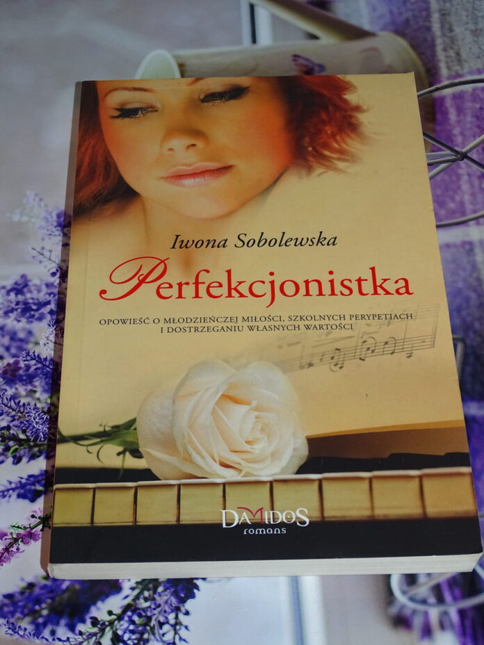 PERFEKCJONISTKA PERFEKCJONISTKA
